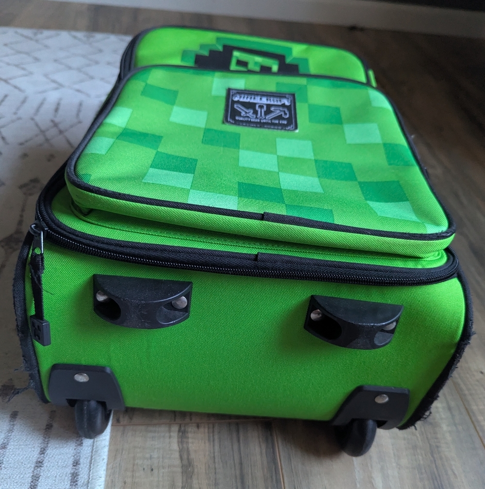 Minecraft Green Creeper Kids Rolling Suitcase. - Picture 2 of 11